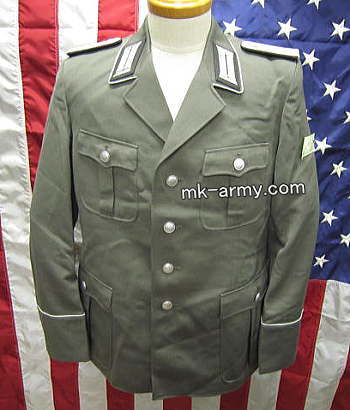 旧東ドイツ陸軍・士官用制服(襟章＆肩章付き)Medium